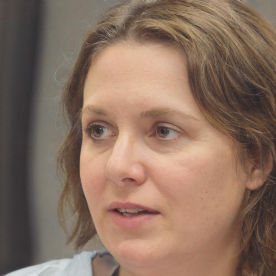 Directora de educación financiera synermetralunaria